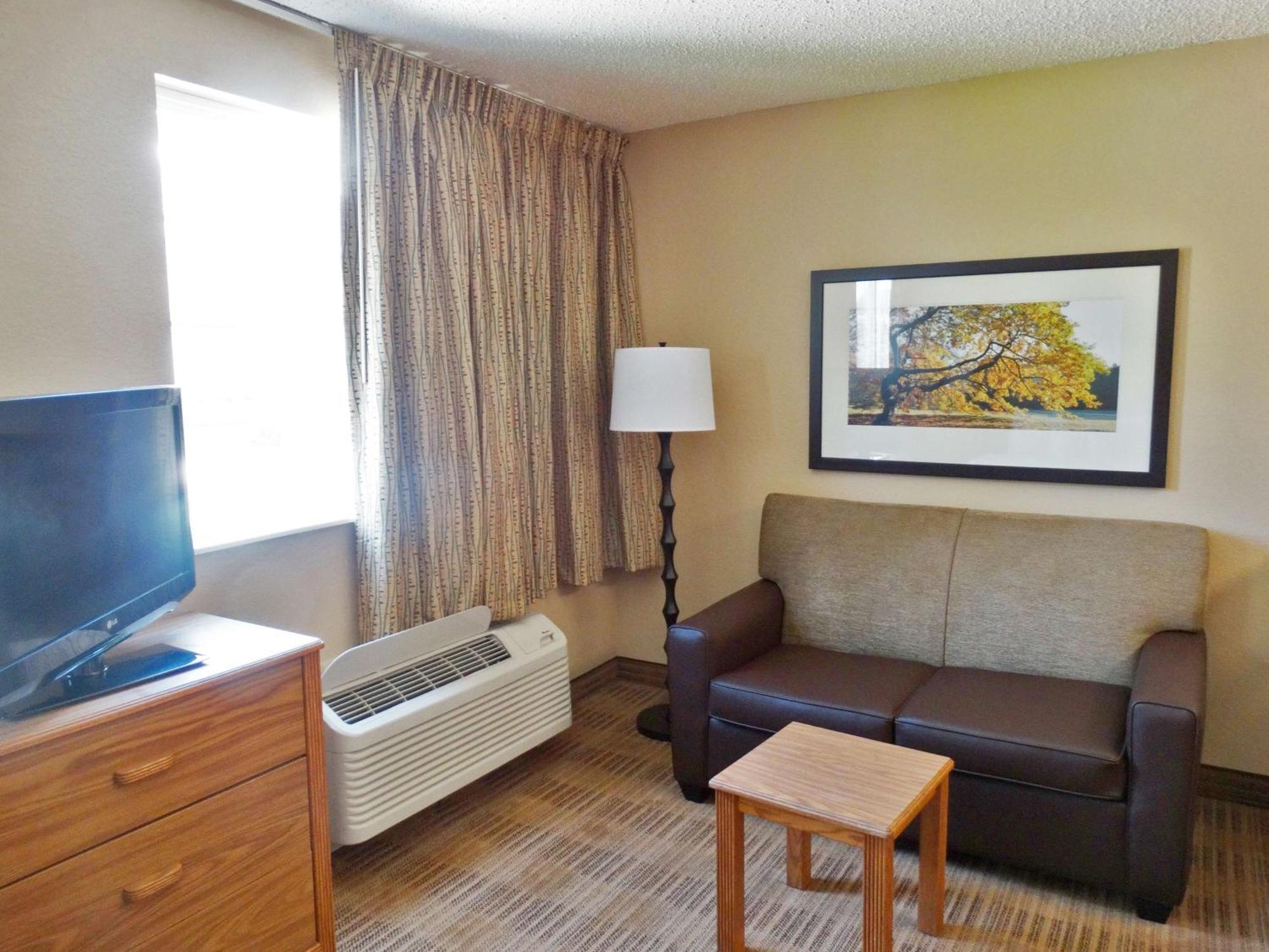Extended Stay America Select Suites - Providence - Airport Уорик Екстериор снимка