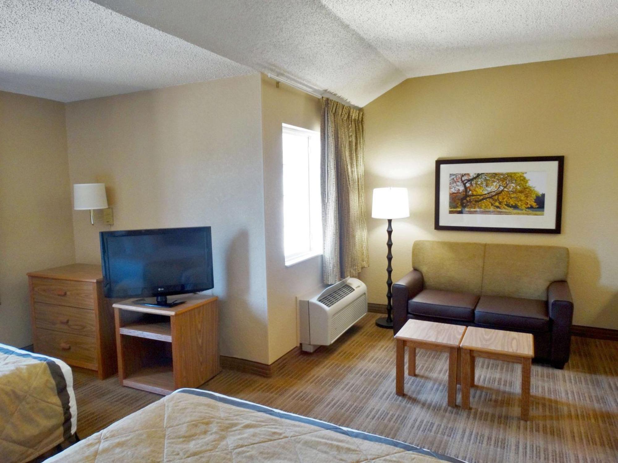 Extended Stay America Select Suites - Providence - Airport Уорик Екстериор снимка