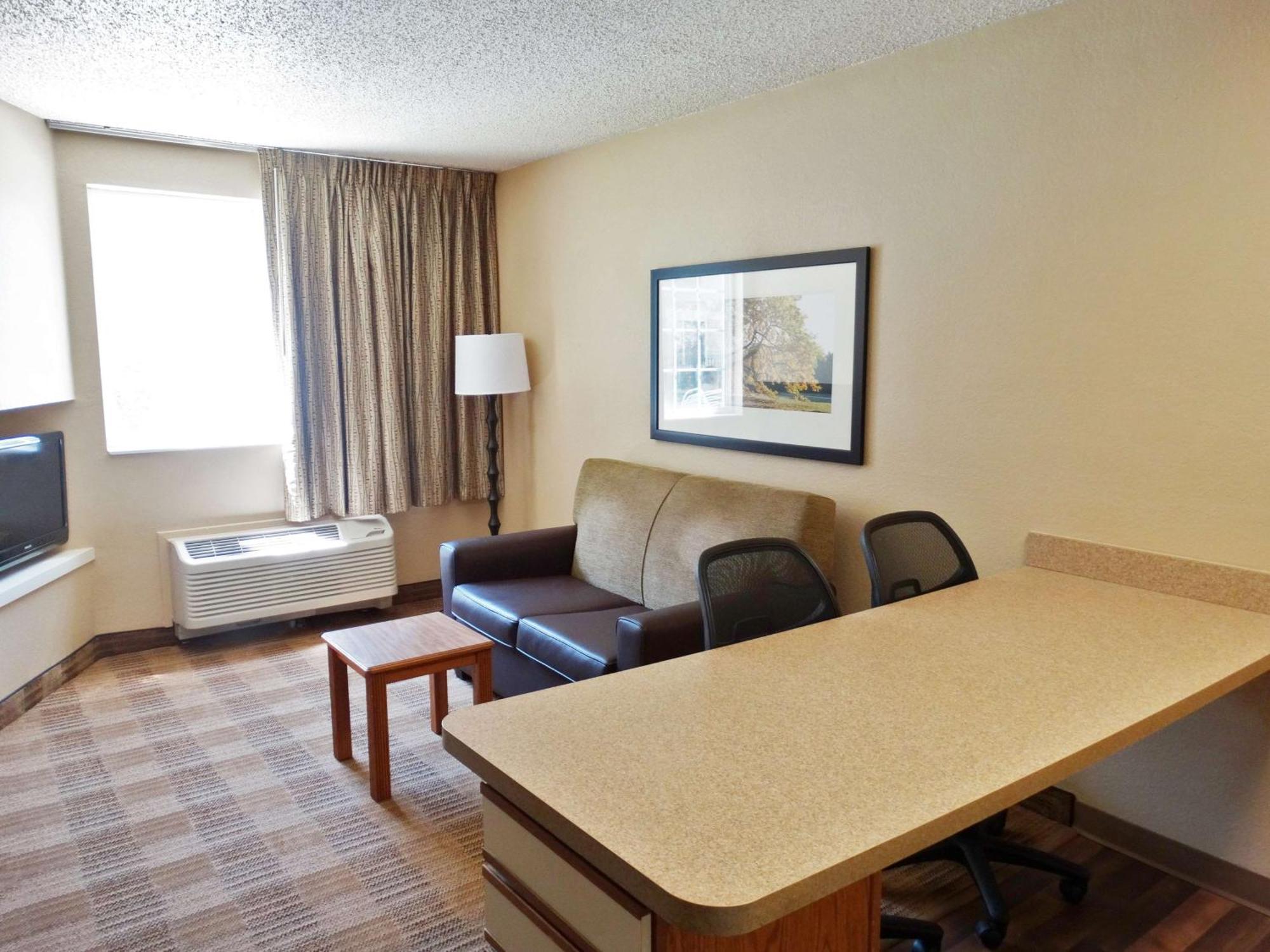 Extended Stay America Select Suites - Providence - Airport Уорик Екстериор снимка