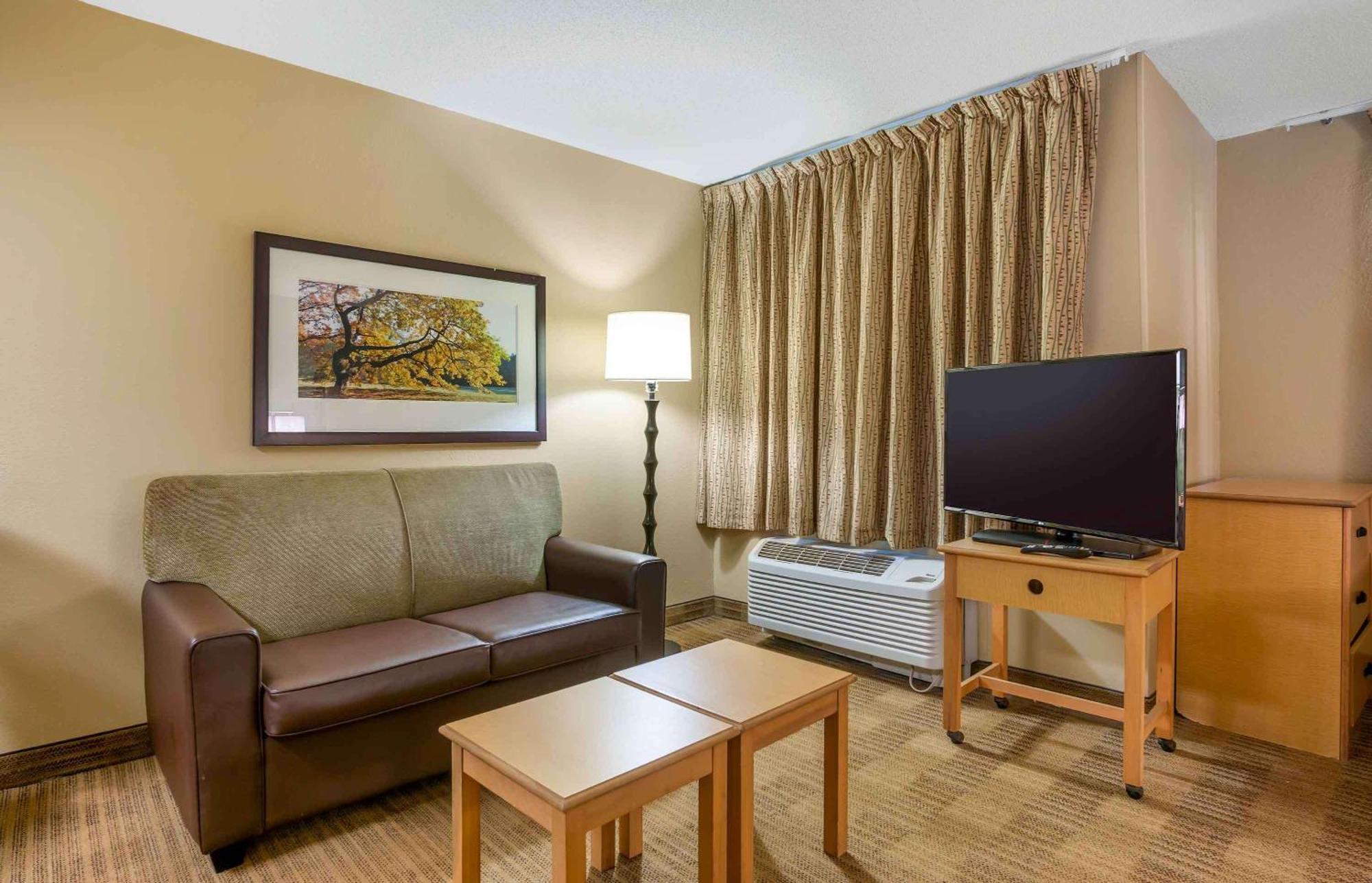 Extended Stay America Select Suites - Providence - Airport Уорик Екстериор снимка