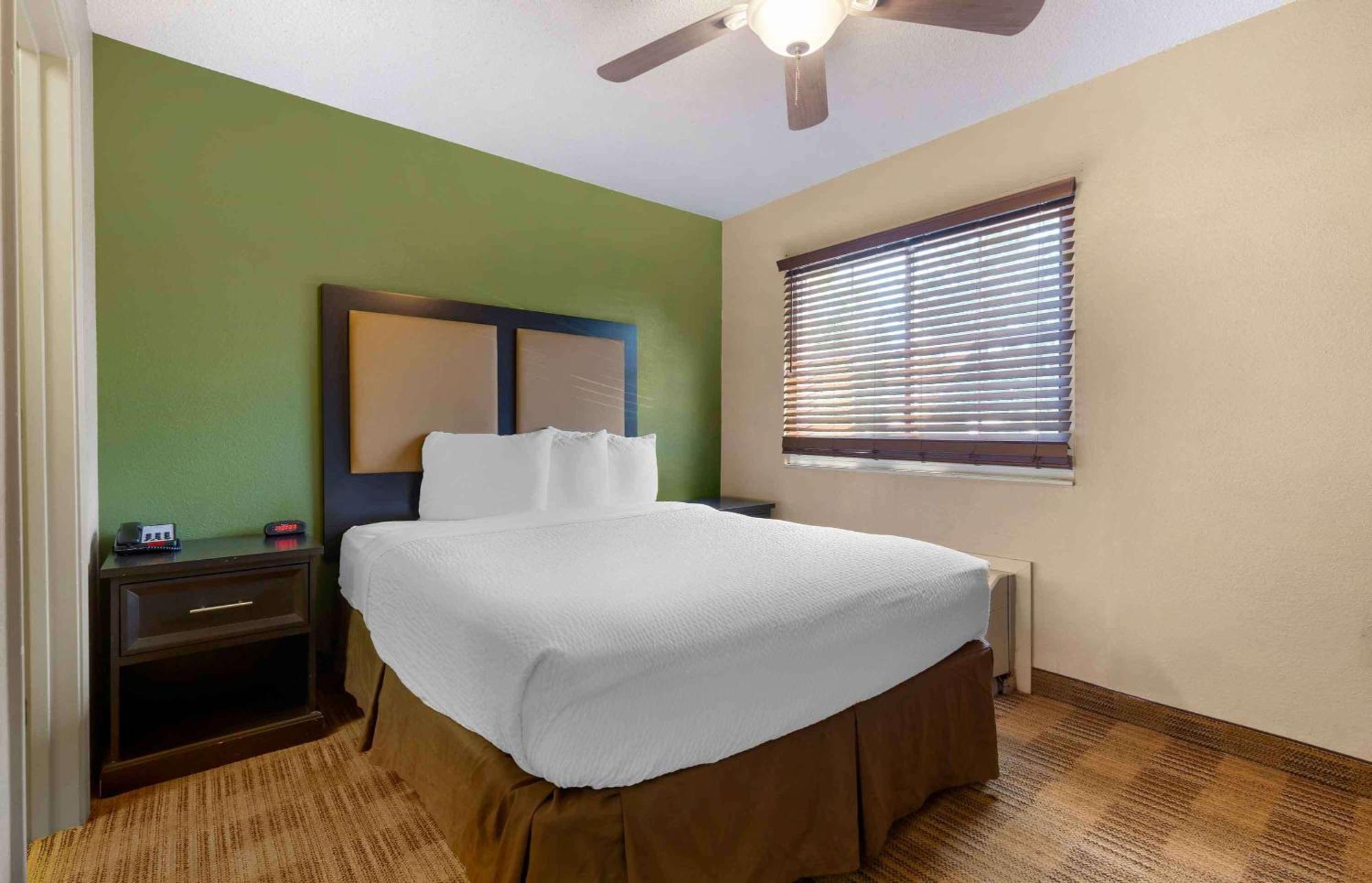 Extended Stay America Select Suites - Providence - Airport Уорик Екстериор снимка