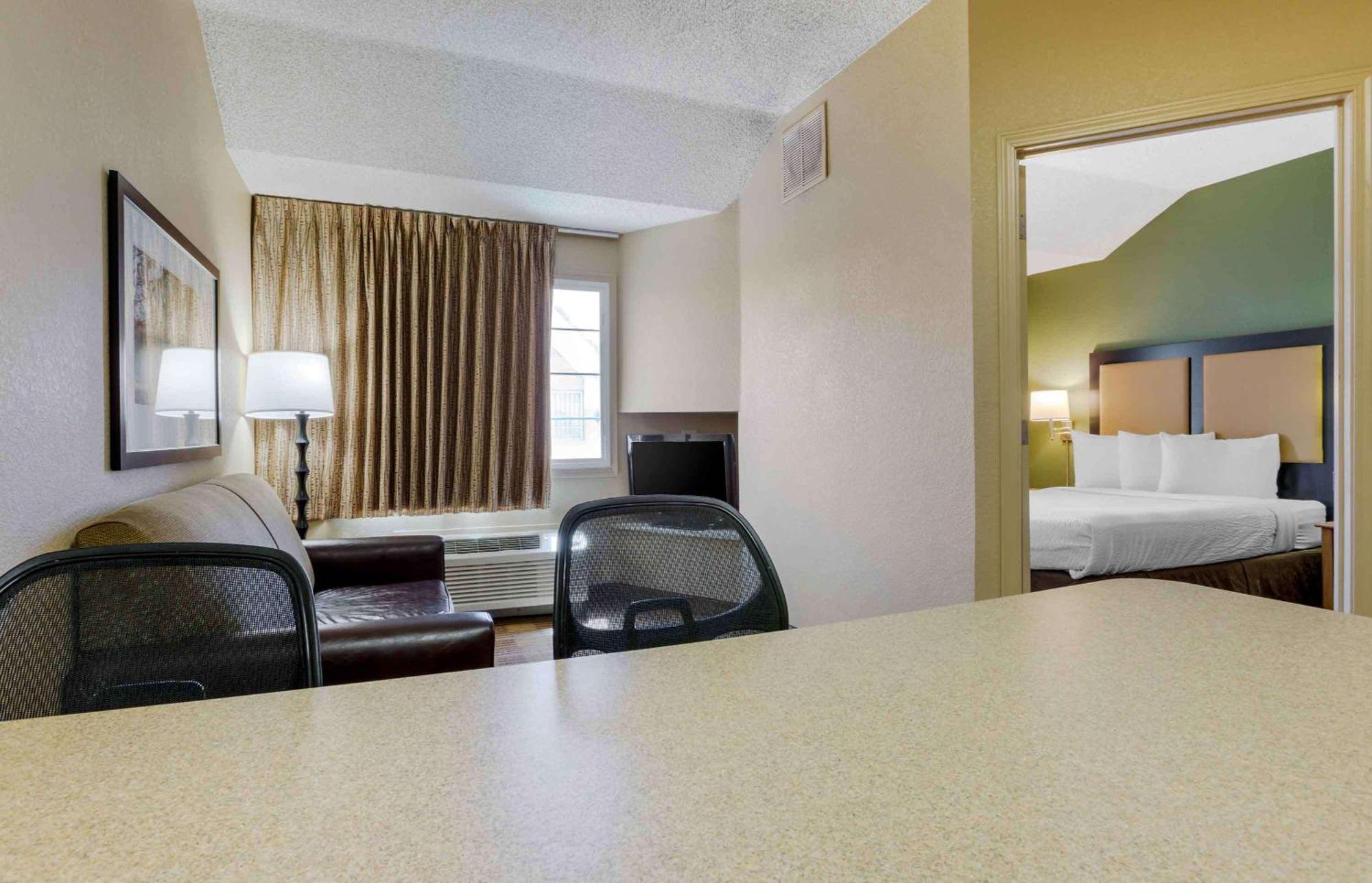 Extended Stay America Select Suites - Providence - Airport Уорик Екстериор снимка