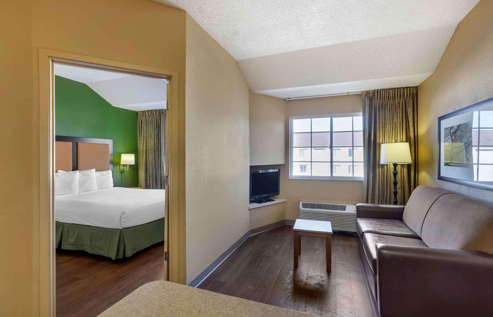 Extended Stay America Select Suites - Providence - Airport Уорик Екстериор снимка