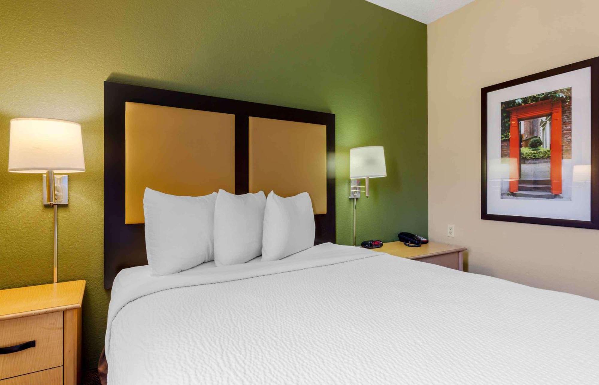 Extended Stay America Select Suites - Providence - Airport Уорик Екстериор снимка