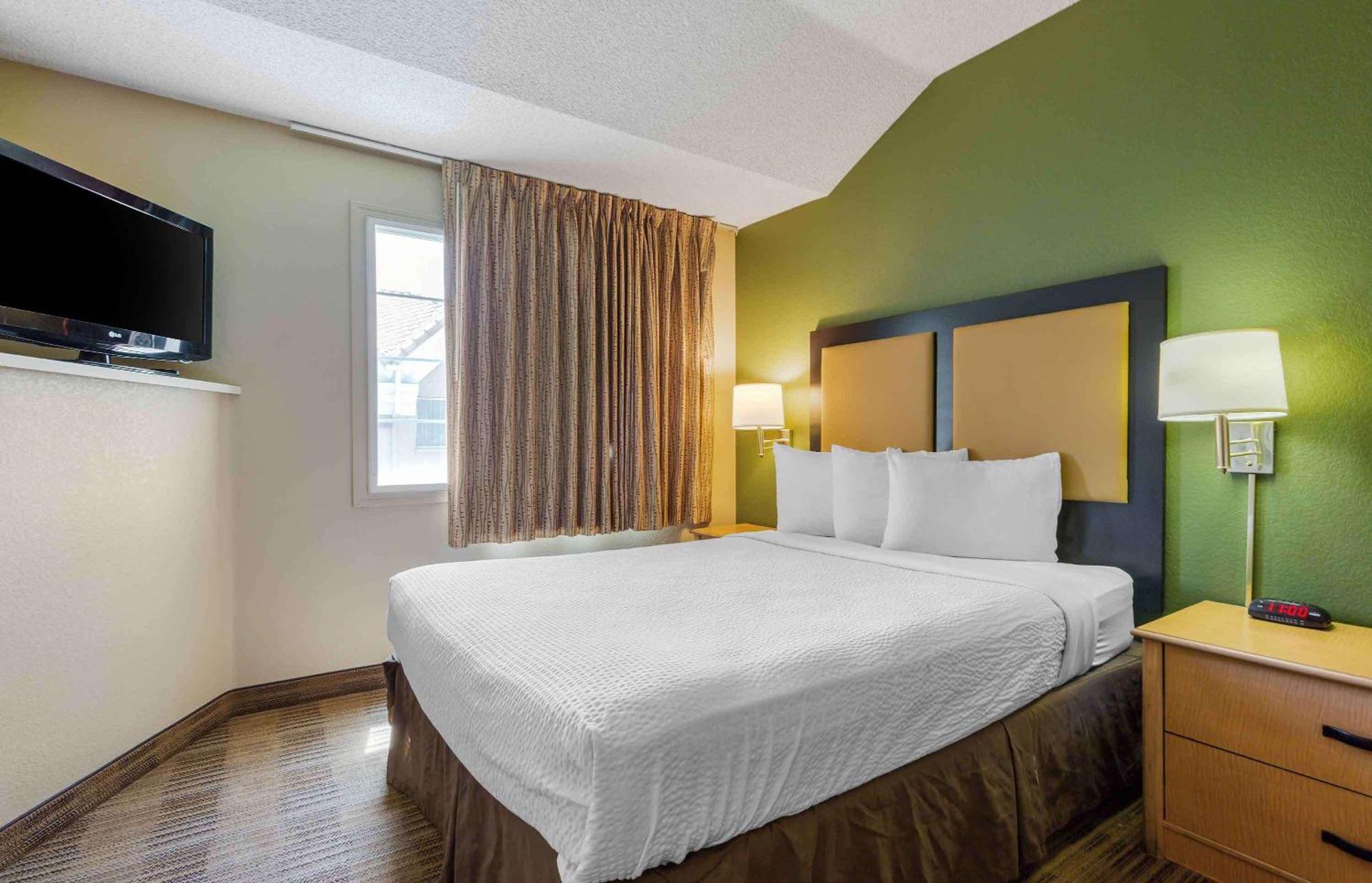 Extended Stay America Select Suites - Providence - Airport Уорик Екстериор снимка