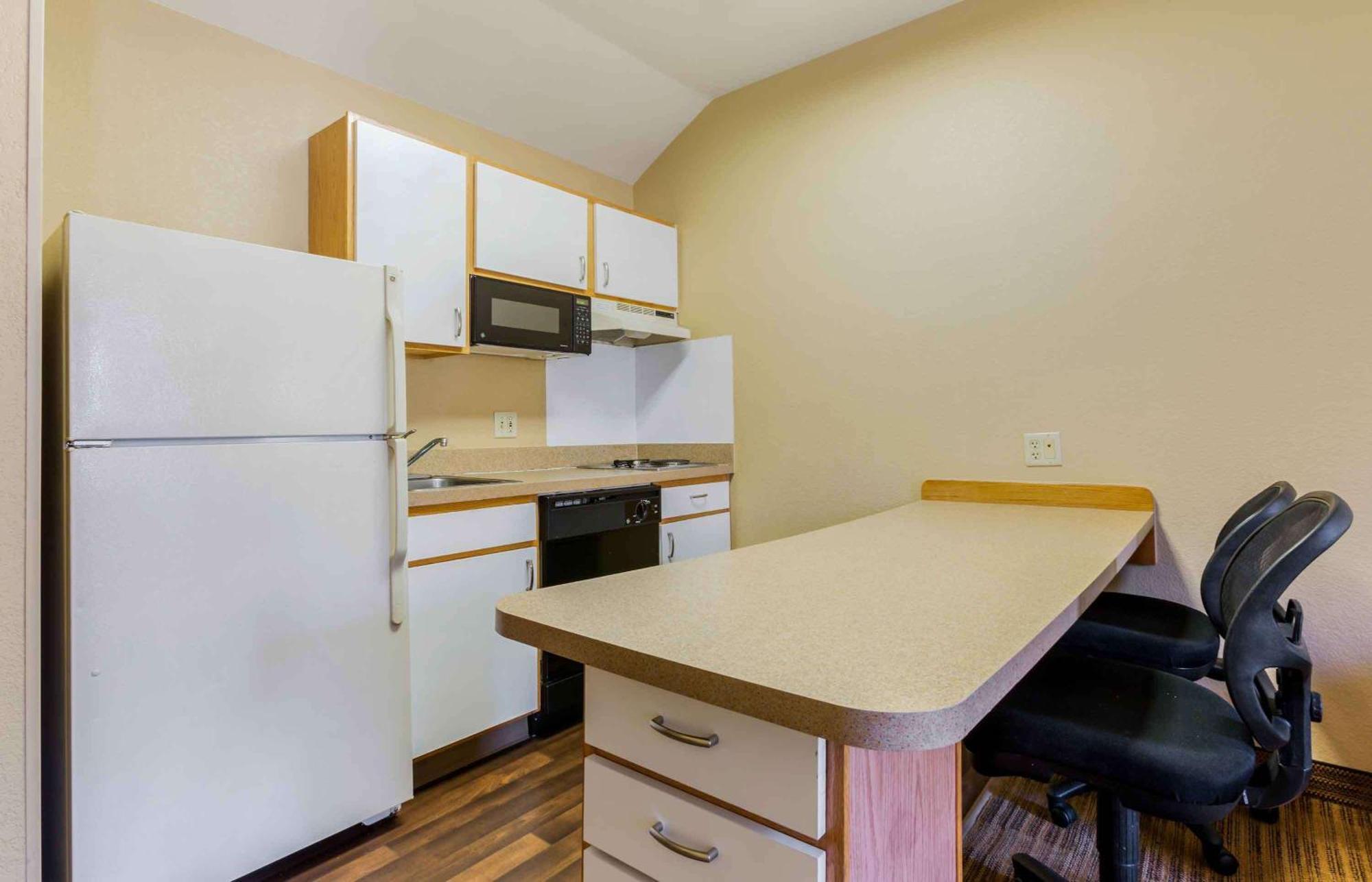 Extended Stay America Select Suites - Providence - Airport Уорик Екстериор снимка