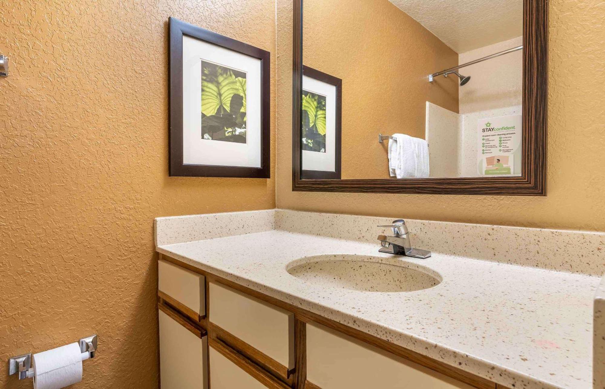 Extended Stay America Select Suites - Providence - Airport Уорик Екстериор снимка