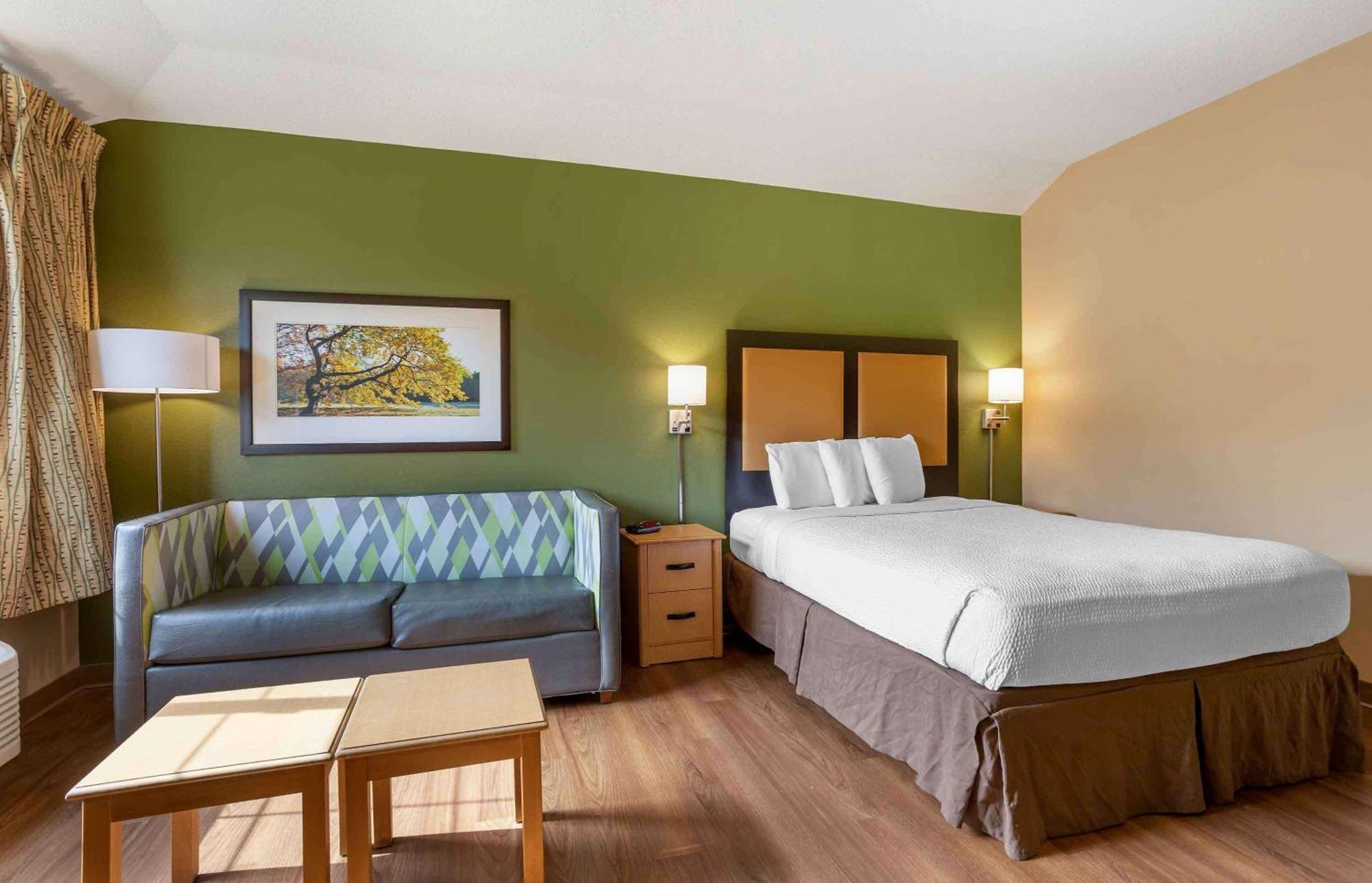 Extended Stay America Select Suites - Providence - Airport Уорик Екстериор снимка