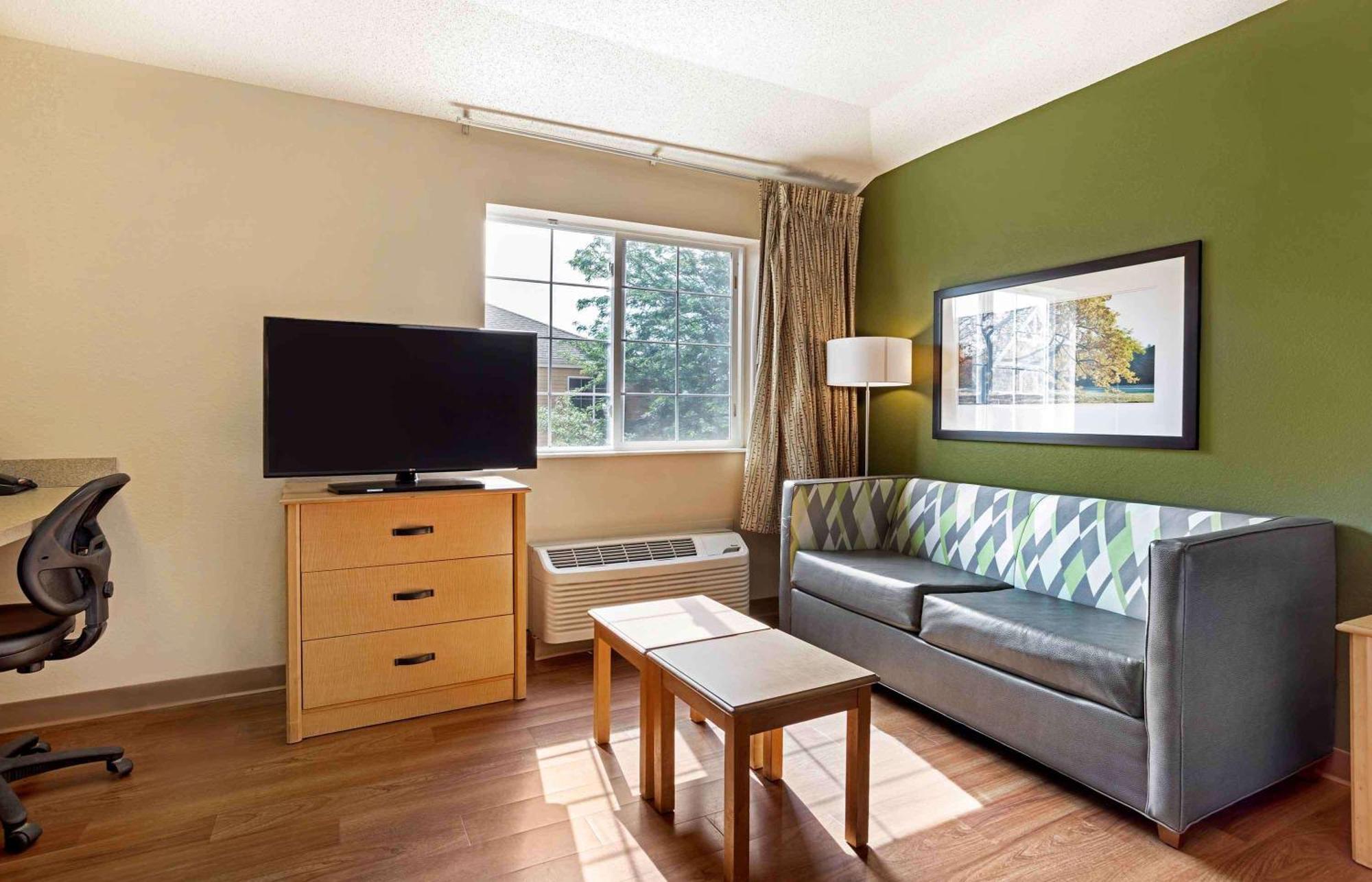 Extended Stay America Select Suites - Providence - Airport Уорик Екстериор снимка