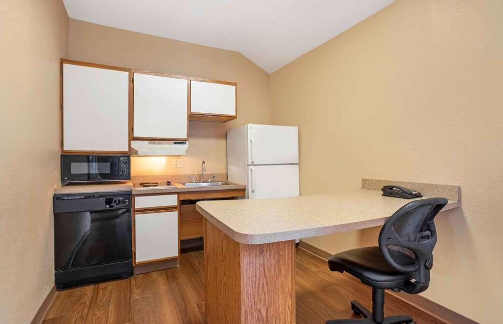 Extended Stay America Select Suites - Providence - Airport Уорик Стая снимка