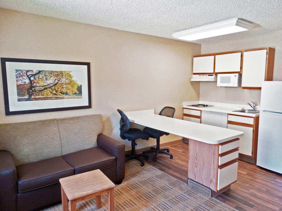 Extended Stay America Select Suites - Providence - Airport Уорик Екстериор снимка