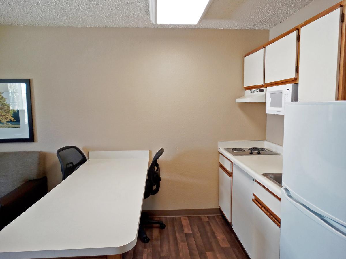 Extended Stay America Select Suites - Providence - Airport Уорик Екстериор снимка