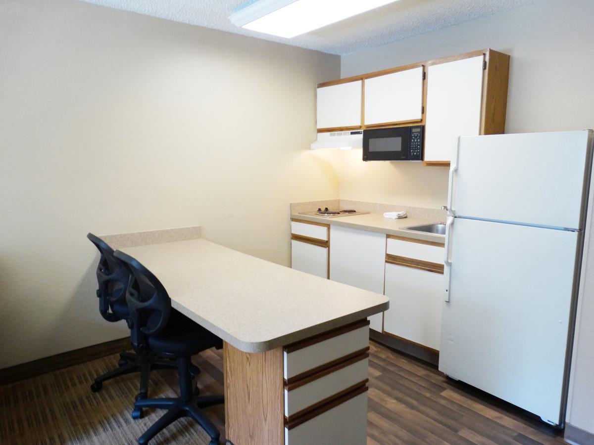 Extended Stay America Select Suites - Providence - Airport Уорик Екстериор снимка